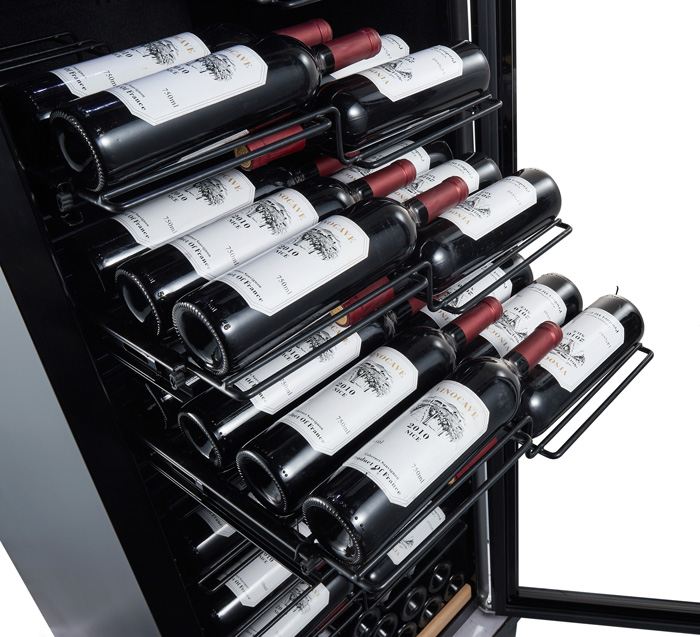 mQuvée Cantinetta vino a libera installazione nera label view - ripiani estraibili mQuvée Cantinetta vino a libera installazione nera label view - ripiani estraibili